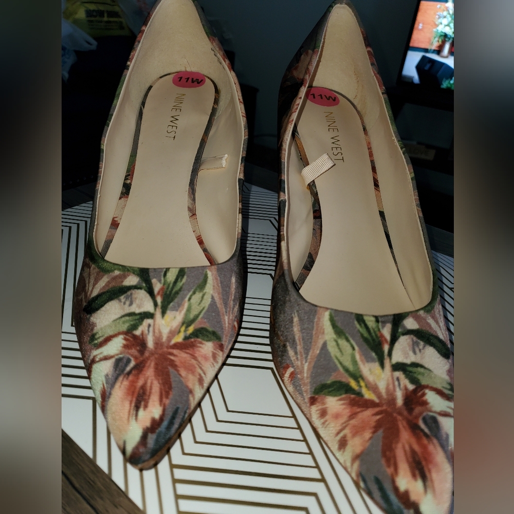 Floral print Nine West heels